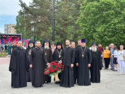 1-В день 80-летия Победы духовенство епархии приняли участие в церемонии возложения венков на Аллее Славы города Усть-Каменогорска