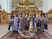 9-Архиепископ Усть-Каменогорский и Семипалатинский Амфилохий  и епископ Колпашевский и Стрежевской Филарет совершили Божественную Литургию в Андреевском кафедральном соборе города Усть-Каменогорска