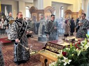 4-В Андреевском кафедральном соборе совершена утреня с чином погребения Плащаницы Господа Иисуса Христа