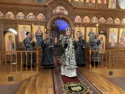 8-В Андреевском кафедральном соборе совершена утреня с чином погребения Плащаницы Господа Иисуса Христа