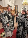15-В Андреевском кафедральном соборе совершена утреня с чином погребения Плащаницы Господа Иисуса Христа