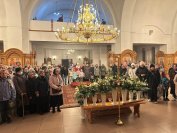 19-В Андреевском кафедральном соборе совершена утреня с чином погребения Плащаницы Господа Иисуса Христа