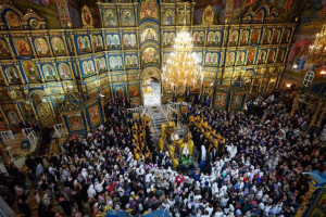 Управляющий Усть-Каменогорской и Семипалатинской епархией молился за Патриаршим богослужением в Успенском кафедральном соборе Астаны