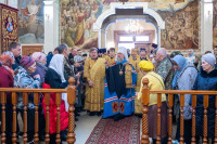 1-В день памяти святителя Николая Чудотворца архиепископ Усть-Каменогорский и Семипалатинский Амфилохий принял участие в престольным торжестве Никольского собора Алма-Аты