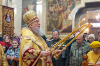6-В день памяти святителя Николая Чудотворца архиепископ Усть-Каменогорский и Семипалатинский Амфилохий принял участие в престольным торжестве Никольского собора Алма-Аты