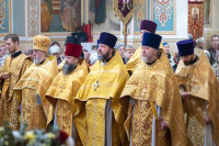 8-В день памяти святителя Николая Чудотворца архиепископ Усть-Каменогорский и Семипалатинский Амфилохий принял участие в престольным торжестве Никольского собора Алма-Аты