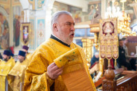 9-В день памяти святителя Николая Чудотворца архиепископ Усть-Каменогорский и Семипалатинский Амфилохий принял участие в престольным торжестве Никольского собора Алма-Аты