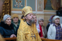 11-В день памяти святителя Николая Чудотворца архиепископ Усть-Каменогорский и Семипалатинский Амфилохий принял участие в престольным торжестве Никольского собора Алма-Аты