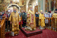 13-В день памяти святителя Николая Чудотворца архиепископ Усть-Каменогорский и Семипалатинский Амфилохий принял участие в престольным торжестве Никольского собора Алма-Аты
