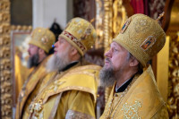 15-В день памяти святителя Николая Чудотворца архиепископ Усть-Каменогорский и Семипалатинский Амфилохий принял участие в престольным торжестве Никольского собора Алма-Аты