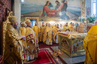 26-В день памяти святителя Николая Чудотворца архиепископ Усть-Каменогорский и Семипалатинский Амфилохий принял участие в престольным торжестве Никольского собора Алма-Аты