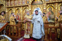 35-В день памяти святителя Николая Чудотворца архиепископ Усть-Каменогорский и Семипалатинский Амфилохий принял участие в престольным торжестве Никольского собора Алма-Аты