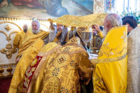 37-В день памяти святителя Николая Чудотворца архиепископ Усть-Каменогорский и Семипалатинский Амфилохий принял участие в престольным торжестве Никольского собора Алма-Аты