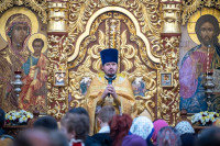 44-В день памяти святителя Николая Чудотворца архиепископ Усть-Каменогорский и Семипалатинский Амфилохий принял участие в престольным торжестве Никольского собора Алма-Аты