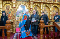 55-В день памяти святителя Николая Чудотворца архиепископ Усть-Каменогорский и Семипалатинский Амфилохий принял участие в престольным торжестве Никольского собора Алма-Аты
