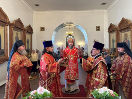 Память святых Царственных мучеников. Божественная Литургия в Троицком соборе города Усть-Каменогорска