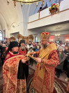 8-На Пасхальной вечерне православные христиане города Усть‑Каменогорска встретили Благодатный огонь