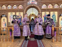 Богослужение в главном храме Восточного Казахстана в Неделю 3-ю Великого поста