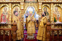 27-В Алма-Ате почтили 70-летие преставления ко Господу священноисповедника Николая, митрополита Казахстанского. Архиепископ Усть-Каменогорский и Семипалатинский Амфилохий сослужил Главе Митрополичьего округа за Литургией в Никольском соборе