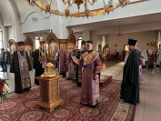 1-В главном храме Восточного Казахстана совершен Чин Воздвижения Креста Господня