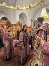 23-В главном храме Восточного Казахстана совершен Чин Воздвижения Креста Господня
