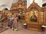 31-В главном храме Восточного Казахстана совершен Чин Воздвижения Креста Господня