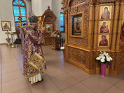 32-В главном храме Восточного Казахстана совершен Чин Воздвижения Креста Господня