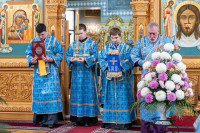 6-В воскресный день, отмеченный празднованием в честь Иверской иконы Божией Матери, архиепископ Усть-Каменогорский и Семипалатинский Амфилохий сослужил митрополиту Александру за Литургией в Иверско-Серафимовском монастыре Алматы