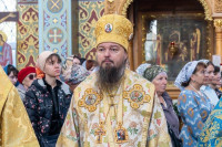 10-В воскресный день, отмеченный празднованием в честь Иверской иконы Божией Матери, архиепископ Усть-Каменогорский и Семипалатинский Амфилохий сослужил митрополиту Александру за Литургией в Иверско-Серафимовском монастыре Алматы
