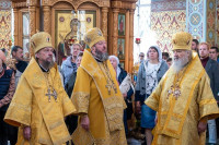 17-В воскресный день, отмеченный празднованием в честь Иверской иконы Божией Матери, архиепископ Усть-Каменогорский и Семипалатинский Амфилохий сослужил митрополиту Александру за Литургией в Иверско-Серафимовском монастыре Алматы