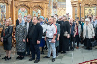 26-В воскресный день, отмеченный празднованием в честь Иверской иконы Божией Матери, архиепископ Усть-Каменогорский и Семипалатинский Амфилохий сослужил митрополиту Александру за Литургией в Иверско-Серафимовском монастыре Алматы