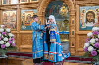 55-В воскресный день, отмеченный празднованием в честь Иверской иконы Божией Матери, архиепископ Усть-Каменогорский и Семипалатинский Амфилохий сослужил митрополиту Александру за Литургией в Иверско-Серафимовском монастыре Алматы