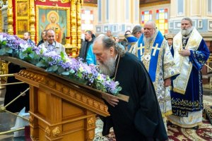 В праздник Феодоровской иконы Божией Матери архиепископ Усть-Каменогорский и Семипалатинский Амфилохий сослужил митрополиту Александру за Литургией в главном храме Алма-Аты