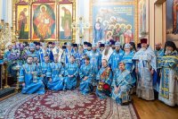 2-В праздник Феодоровской иконы Божией Матери архиепископ Усть-Каменогорский и Семипалатинский Амфилохий сослужил митрополиту Александру за Литургией в главном храме Алма-Аты