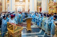3-В праздник Феодоровской иконы Божией Матери архиепископ Усть-Каменогорский и Семипалатинский Амфилохий сослужил митрополиту Александру за Литургией в главном храме Алма-Аты