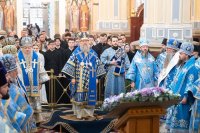 4-В праздник Феодоровской иконы Божией Матери архиепископ Усть-Каменогорский и Семипалатинский Амфилохий сослужил митрополиту Александру за Литургией в главном храме Алма-Аты