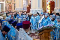5-В праздник Феодоровской иконы Божией Матери архиепископ Усть-Каменогорский и Семипалатинский Амфилохий сослужил митрополиту Александру за Литургией в главном храме Алма-Аты