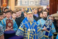 6-В праздник Феодоровской иконы Божией Матери архиепископ Усть-Каменогорский и Семипалатинский Амфилохий сослужил митрополиту Александру за Литургией в главном храме Алма-Аты