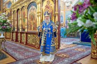 10-В праздник Феодоровской иконы Божией Матери архиепископ Усть-Каменогорский и Семипалатинский Амфилохий сослужил митрополиту Александру за Литургией в главном храме Алма-Аты