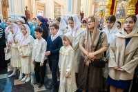 12-В праздник Феодоровской иконы Божией Матери архиепископ Усть-Каменогорский и Семипалатинский Амфилохий сослужил митрополиту Александру за Литургией в главном храме Алма-Аты