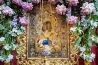 13-В праздник Феодоровской иконы Божией Матери архиепископ Усть-Каменогорский и Семипалатинский Амфилохий сослужил митрополиту Александру за Литургией в главном храме Алма-Аты
