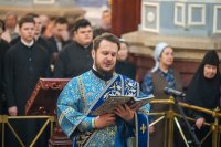 15-В праздник Феодоровской иконы Божией Матери архиепископ Усть-Каменогорский и Семипалатинский Амфилохий сослужил митрополиту Александру за Литургией в главном храме Алма-Аты