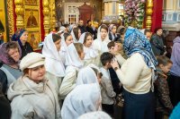 20-В праздник Феодоровской иконы Божией Матери архиепископ Усть-Каменогорский и Семипалатинский Амфилохий сослужил митрополиту Александру за Литургией в главном храме Алма-Аты