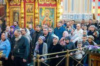 22-В праздник Феодоровской иконы Божией Матери архиепископ Усть-Каменогорский и Семипалатинский Амфилохий сослужил митрополиту Александру за Литургией в главном храме Алма-Аты