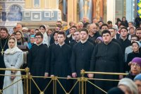 23-В праздник Феодоровской иконы Божией Матери архиепископ Усть-Каменогорский и Семипалатинский Амфилохий сослужил митрополиту Александру за Литургией в главном храме Алма-Аты