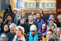 24-В праздник Феодоровской иконы Божией Матери архиепископ Усть-Каменогорский и Семипалатинский Амфилохий сослужил митрополиту Александру за Литургией в главном храме Алма-Аты