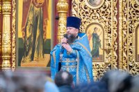 26-В праздник Феодоровской иконы Божией Матери архиепископ Усть-Каменогорский и Семипалатинский Амфилохий сослужил митрополиту Александру за Литургией в главном храме Алма-Аты
