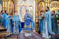 29-В праздник Феодоровской иконы Божией Матери архиепископ Усть-Каменогорский и Семипалатинский Амфилохий сослужил митрополиту Александру за Литургией в главном храме Алма-Аты