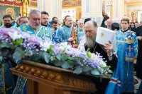 31-В праздник Феодоровской иконы Божией Матери архиепископ Усть-Каменогорский и Семипалатинский Амфилохий сослужил митрополиту Александру за Литургией в главном храме Алма-Аты