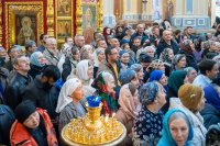 35-В праздник Феодоровской иконы Божией Матери архиепископ Усть-Каменогорский и Семипалатинский Амфилохий сослужил митрополиту Александру за Литургией в главном храме Алма-Аты